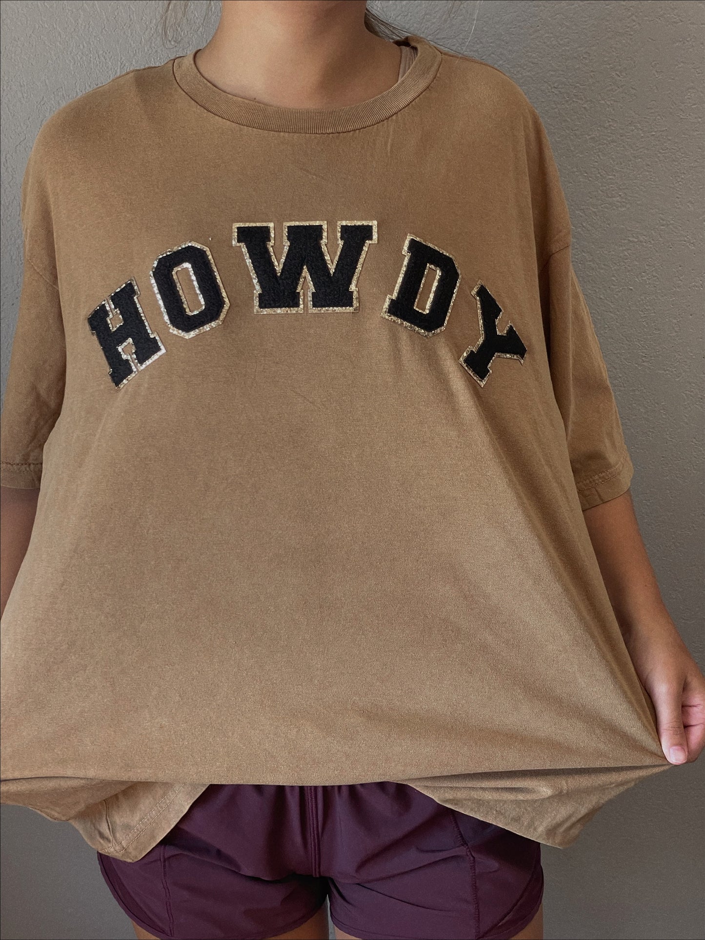 Howdy Curved Glitter Patch Graphic Tee